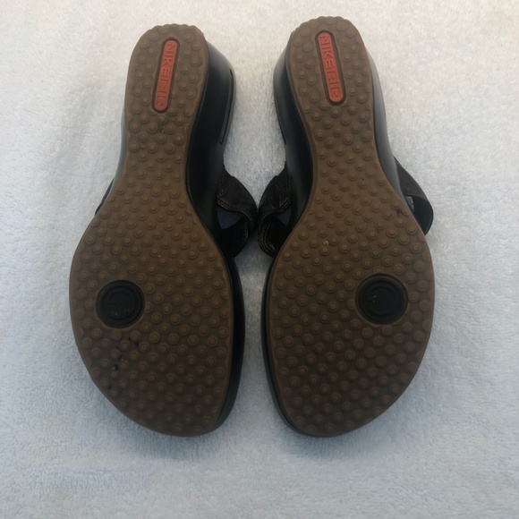 Cole Haan Nike Air Thong Wedge Sandals,  Metallic Brown w/ gold accents size 7.5 - Picture 9 of 9